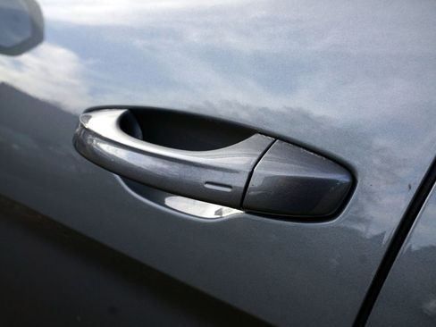 Used 2020 Volkswagen Atlas Cross Sport SE w/ Towing Package image 14