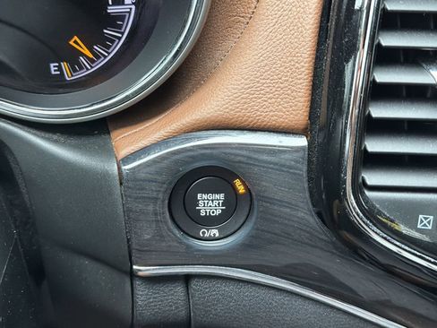 Used 2020 Jeep Grand Cherokee Overland image 28