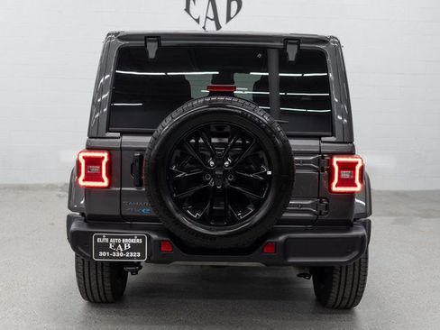 Used 2025 Jeep Wrangler Unlimited Sahara w/ Safety Group AWD/4WD image 3