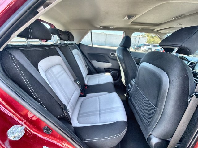 Used 2025 Hyundai Venue SEL FWD image 25
