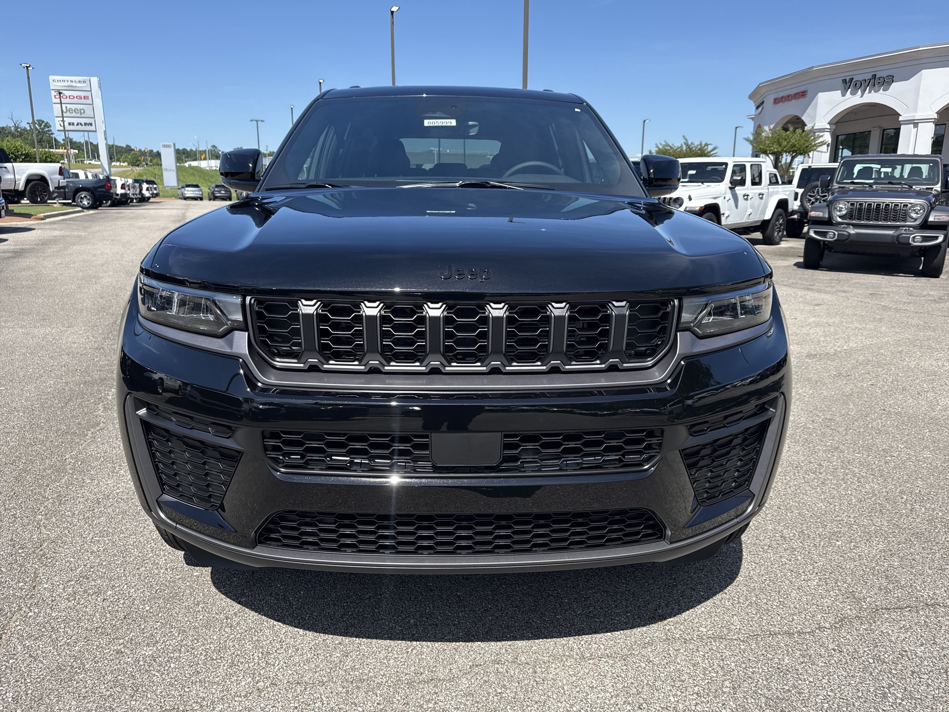 New 2026 Jeep Grand Cherokee Altitude RWD image 2