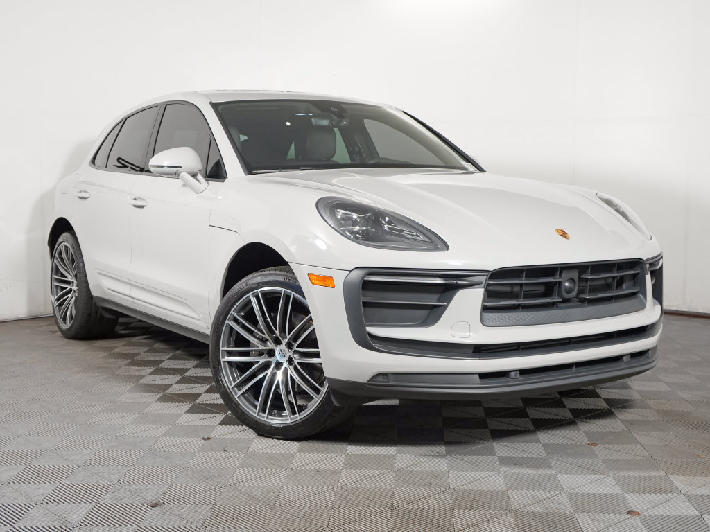 Certified 2023 Porsche Macan AWD/4WD image 9