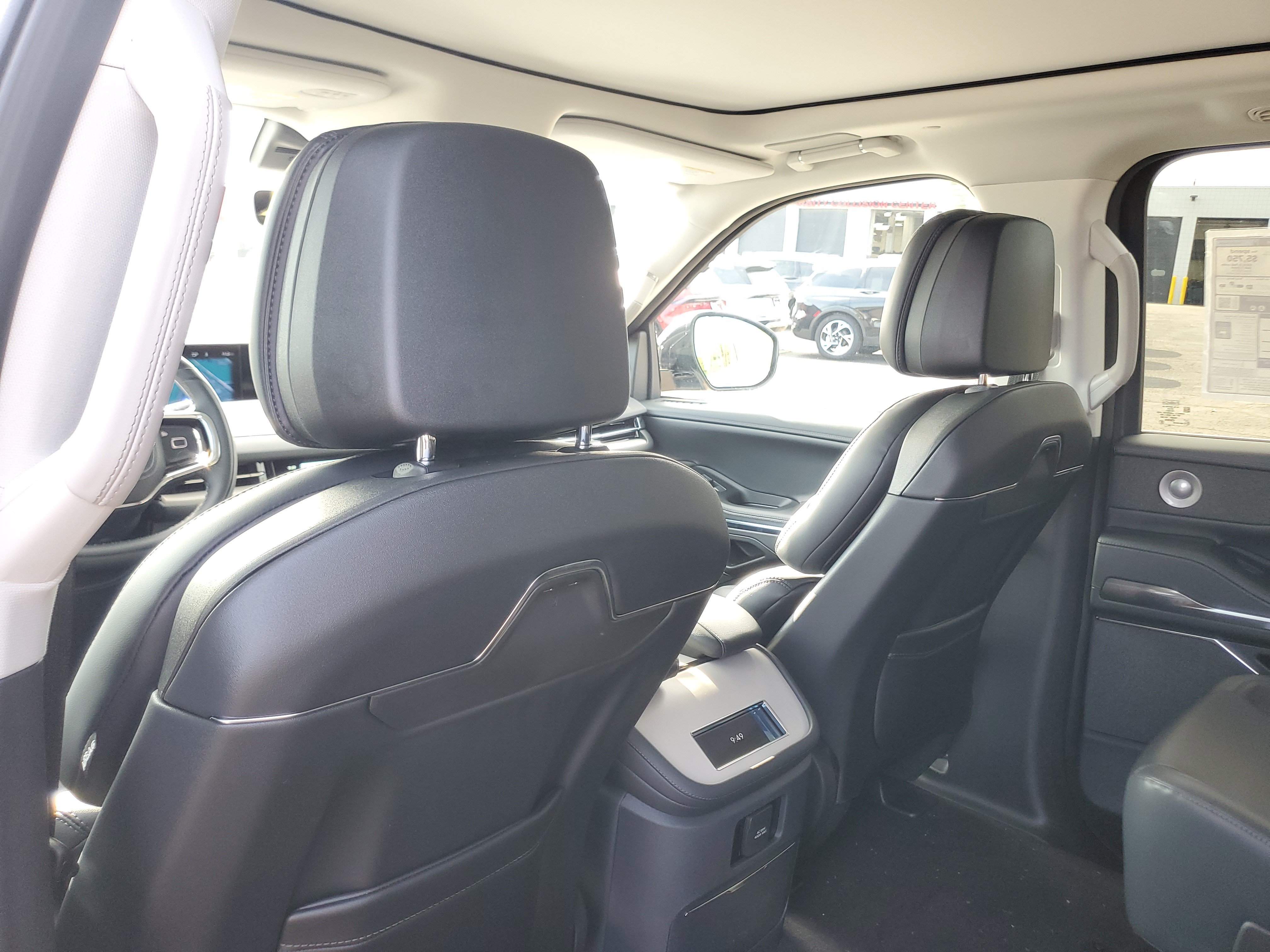 New 2027 Lincoln Navigator Reserve AWD/4WD image 28