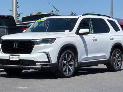Used 2024 Honda Pilot Touring image 9