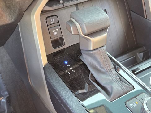 Used 2022 Toyota Tundra SR5 w/ SR5 Convenience Package image 17