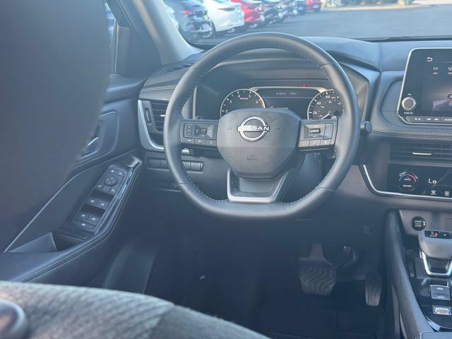 Used 2026 Nissan Rogue SV FWD image 23
