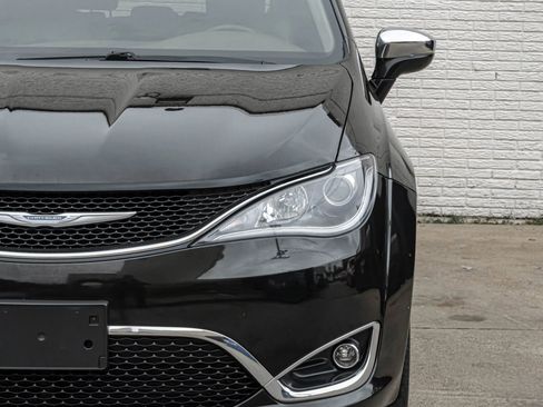 Used 2018 Chrysler Pacifica Limited image 62