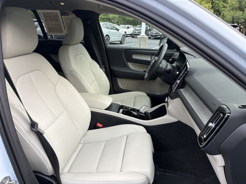 Certified 2026 Volvo XC40 B5 Plus w/ Protection Package Premier AWD/4WD image 35