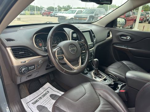 Used 2014 Jeep Cherokee Trailhawk w/ Technology Group AWD/4WD image 2