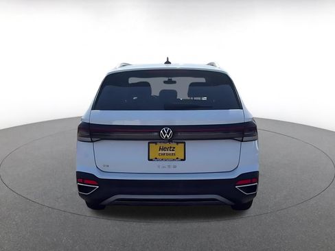 Used 2025 Volkswagen Taos SE FWD image 12