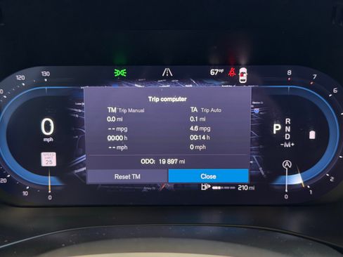 Certified 2025 Volvo XC60 B5 Core AWD/4WD image 28