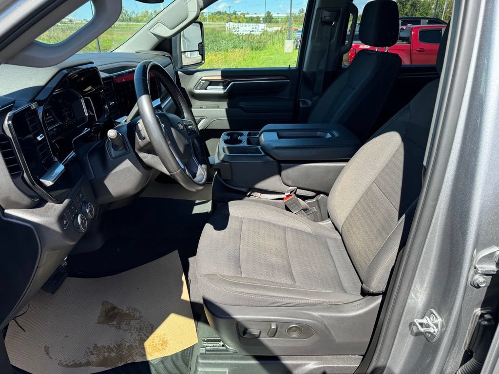 Used 2025 Chevrolet Silverado 2500 LT w/ Convenience Package AWD/4WD image 11
