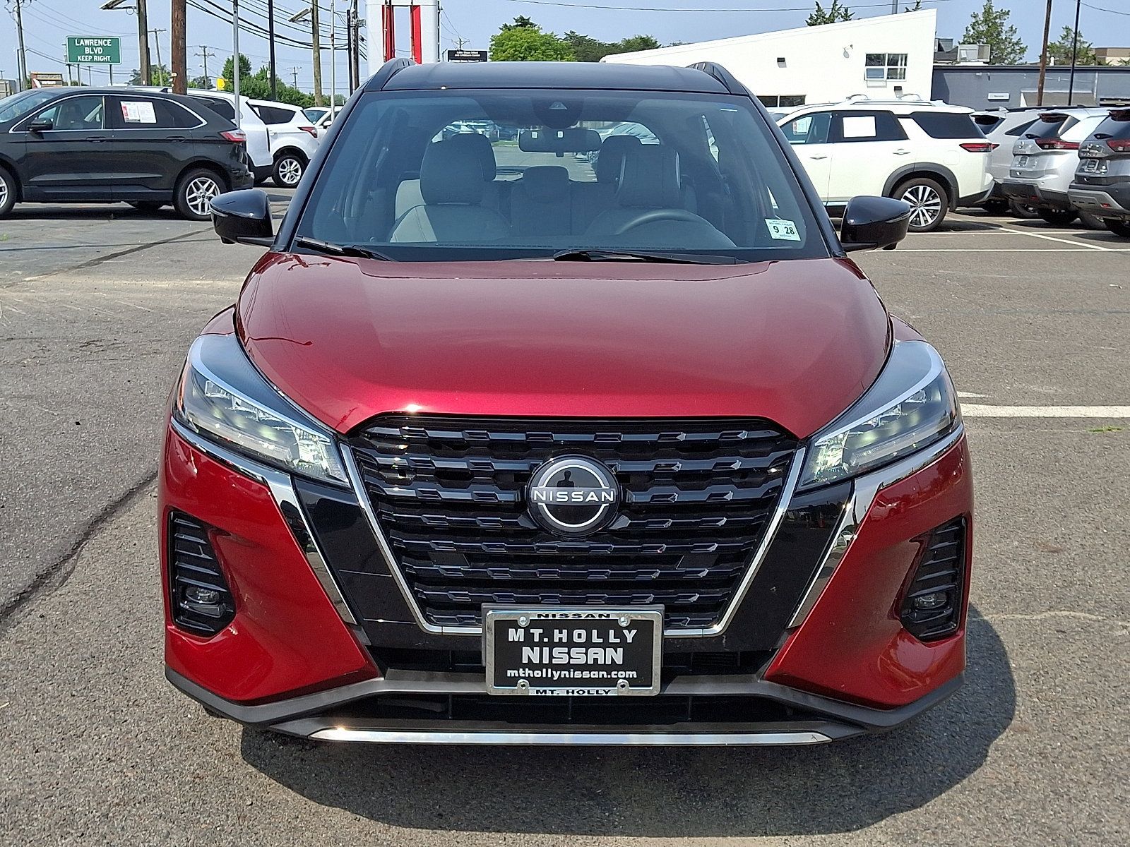 Certified 2023 Nissan Kicks SR w/ SR Premium Package FWD image 2