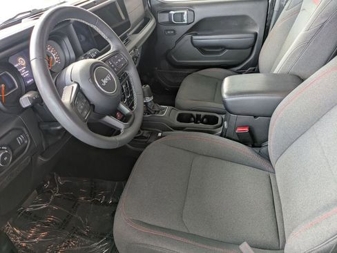 Used 2025 Jeep Wrangler Unlimited Rubicon w/ Convenience Group AWD/4WD image 23