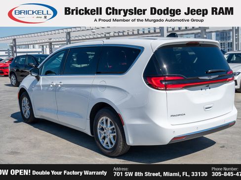 New 2026 Chrysler Pacifica Select image 7