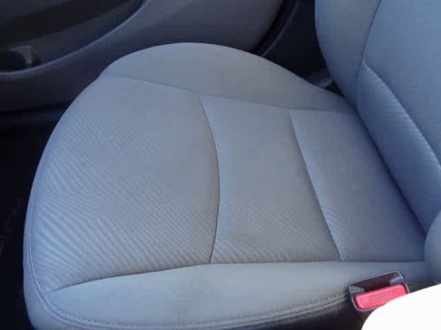 Used 2013 Hyundai Elantra GLS image 16