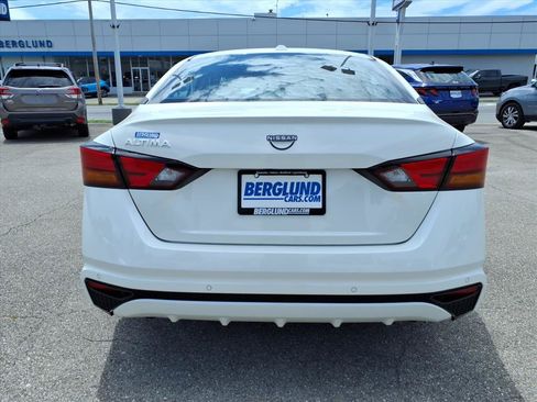 Used 2025 Nissan Altima 2.5 SV FWD image 5