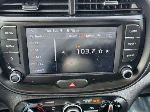 Used 2023 Kia Soul LX w/ LX Technology Package FWD image 29