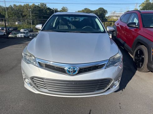 Used 2013 Toyota Avalon XLE Touring FWD image 4