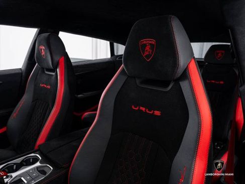 Used 2023 Lamborghini Urus Performante AWD/4WD image 39