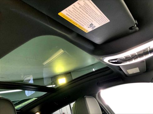 Certified 2026 Porsche Macan image 20