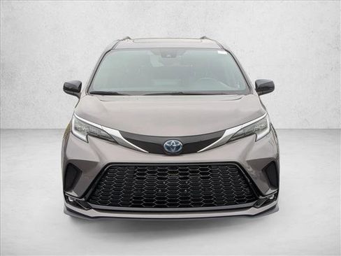 Used 2021 Toyota Sienna XSE image 2