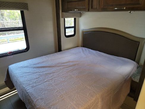 Used 2018 Ford E-450 and Econoline 450 Super Duty w/ Motorhome Prep Package RWD image 9