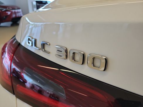 Used 2024 Mercedes-Benz GLC 300 4MATIC image 11