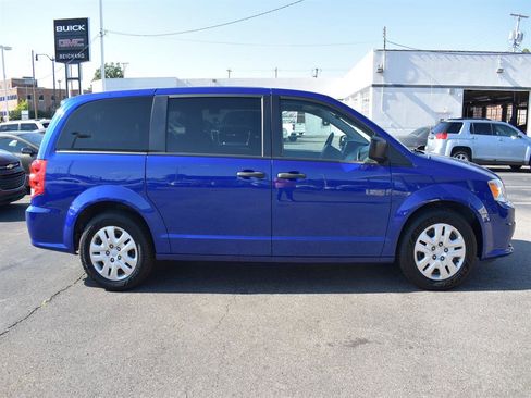 Used 2020 Dodge Grand Caravan SE w/ UConnect Hands-Free Group image 4