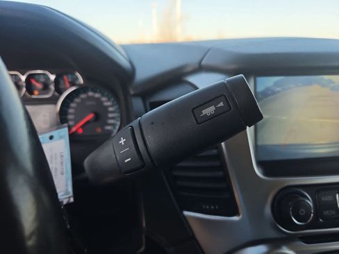 Used 2020 Chevrolet Suburban LT image 32