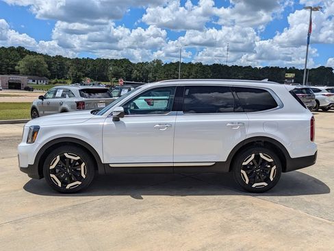 Used 2025 Kia Telluride S FWD image 2