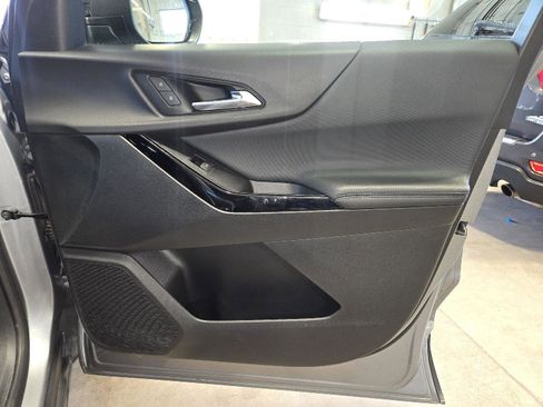 Used 2025 Chevrolet Equinox LT w/ Safety and Technology Package image 37