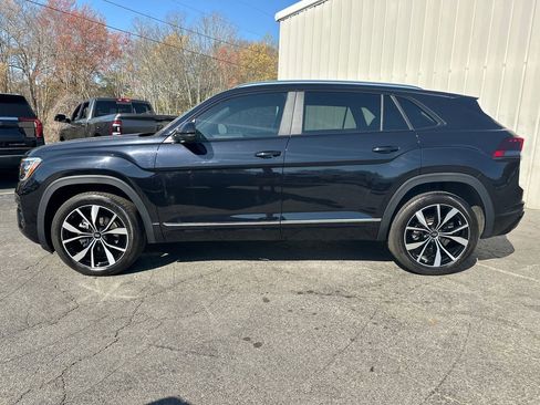 Used 2024 Volkswagen Atlas Cross Sport SEL R-Line AWD/4WD image 9