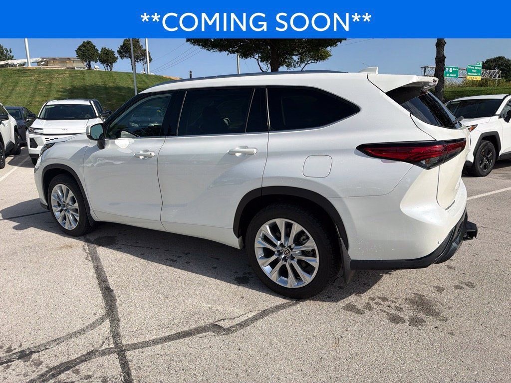 Used 2021 Toyota Highlander Limited AWD/4WD image 11