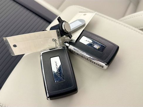 Certified 2025 Jaguar F-PACE R-Dynamic S image 17