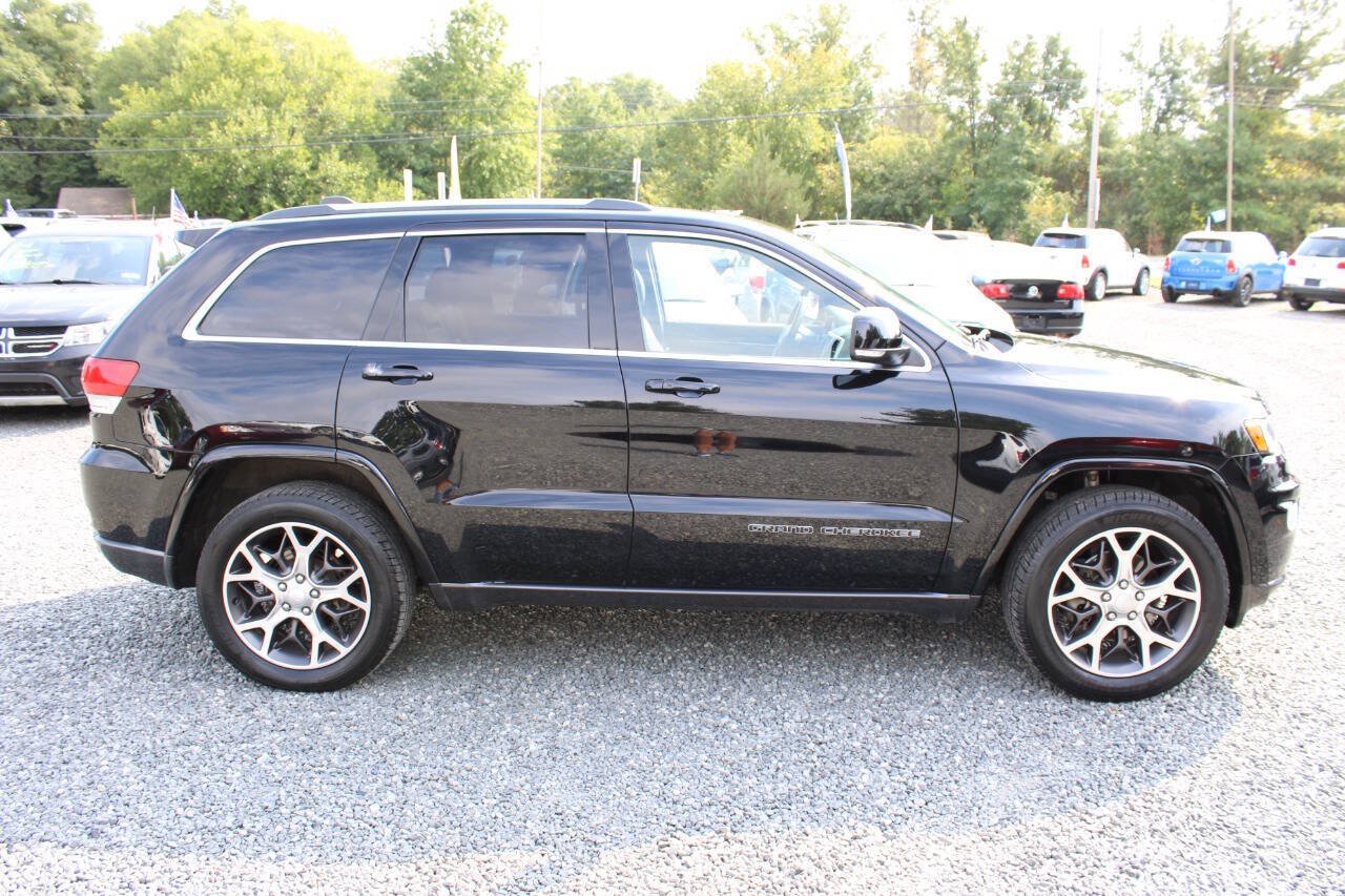 Used 2018 Jeep Grand Cherokee Limited AWD/4WD image 6
