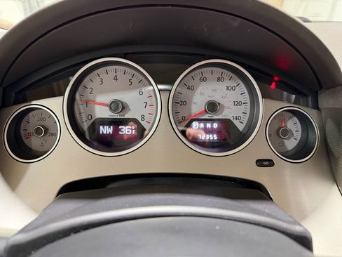 Used 2012 Volkswagen Routan SE image 28