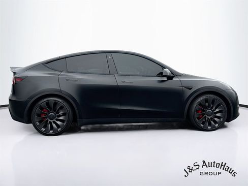 Used 2023 Tesla Model Y Performance image 8