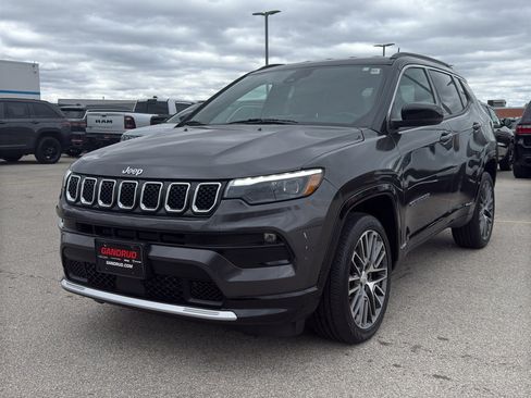 Used 2023 Jeep Compass Limited w/ Elite Group AWD/4WD image 2