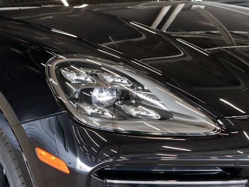 Certified 2022 Porsche Cayenne Turbo image 28