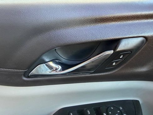 Used 2019 GMC Acadia SLT AWD/4WD image 7