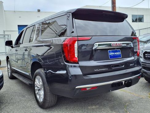Used 2023 GMC Yukon XL SLT w/ SLT Luxury Package AWD/4WD image 12