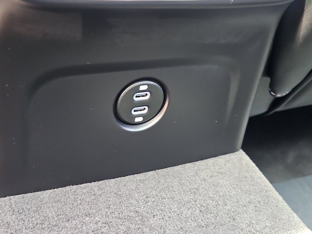 Certified 2026 Porsche Macan AWD/4WD image 23