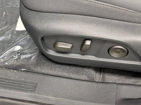 New 2027 Chevrolet Equinox LT w/ Convenience Package II FWD image 10