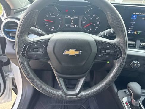 Used 2024 Chevrolet Trax LS w/ LS Convenience Package FWD image 23