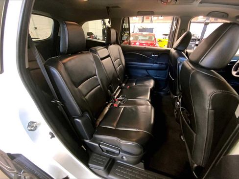 Used 2018 Honda Pilot Touring image 21