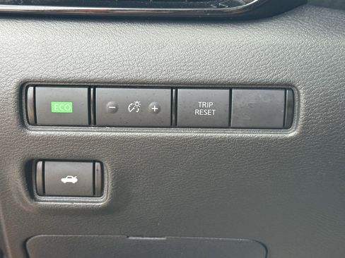 Used 2022 Nissan Sentra SR w/ Electronics Package FWD image 26