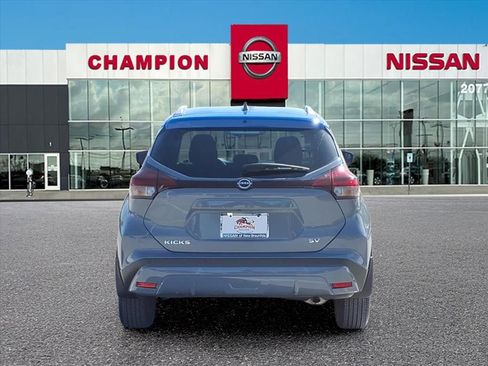 Used 2024 Nissan Kicks SV image 6