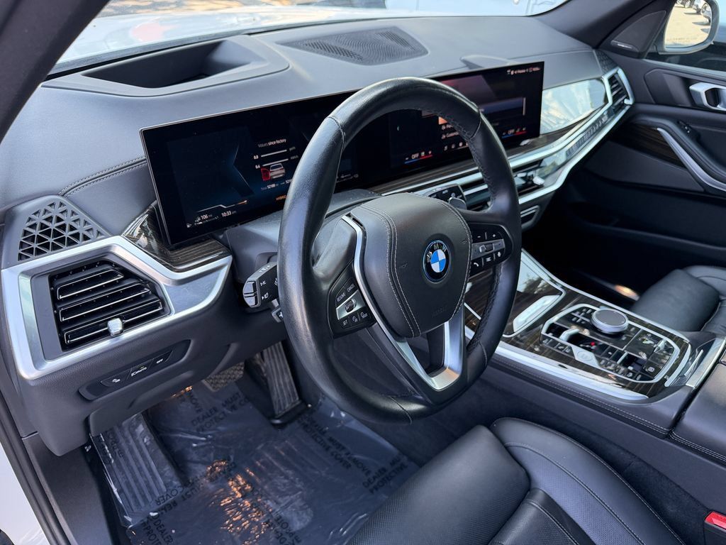 Used 2025 BMW X5 xDrive50e AWD/4WD image 10