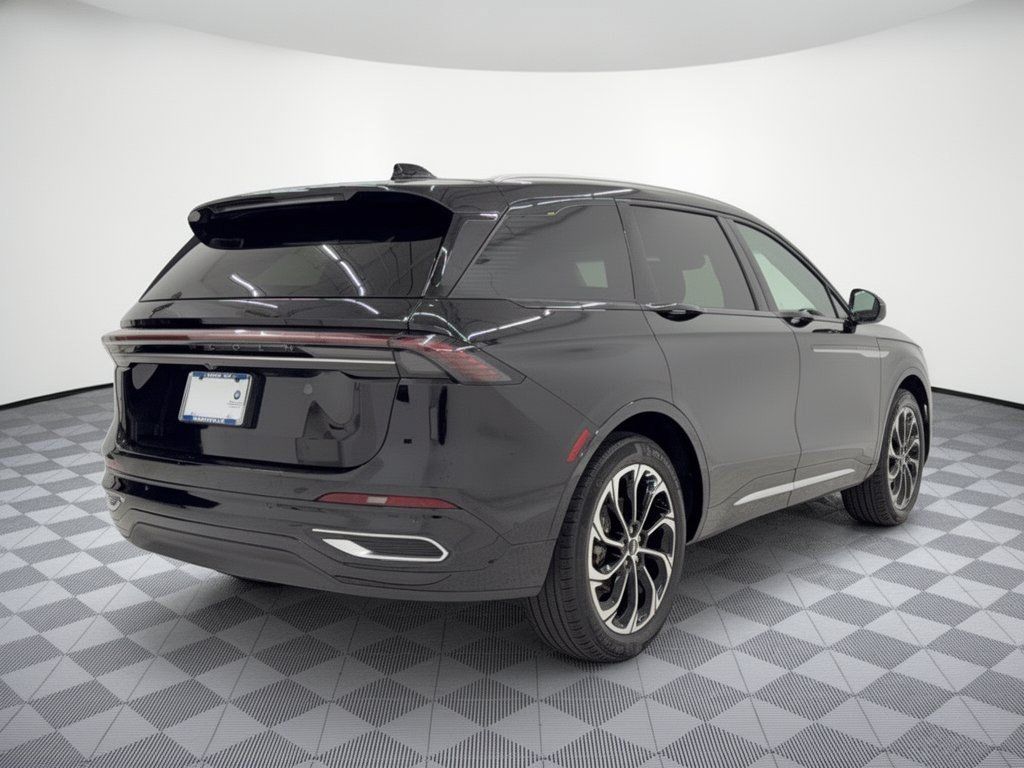 Used 2024 Lincoln Nautilus Reserve w/ Equipment Group 203A AWD/4WD image 9